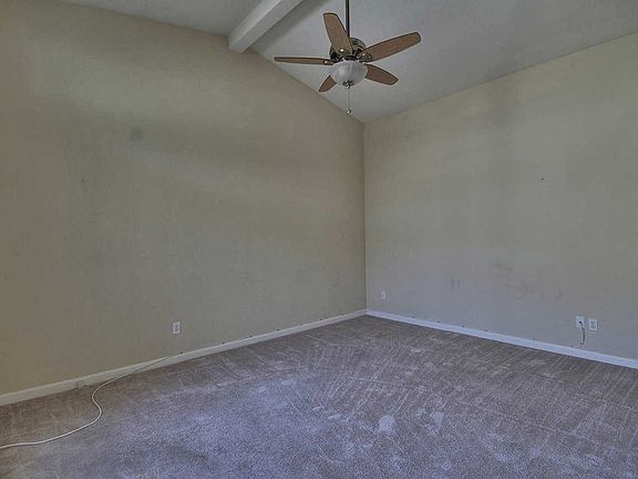 5th image of 860 Meadowhawk Dr