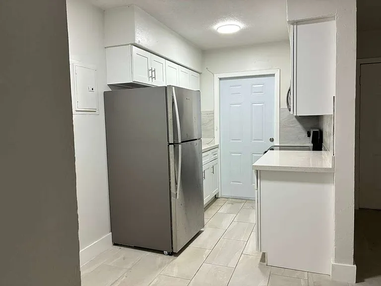 310 NE 78th St #3 — Photo 7