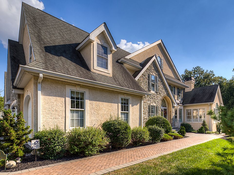 Welcome to 2 Briarcreek Ct!