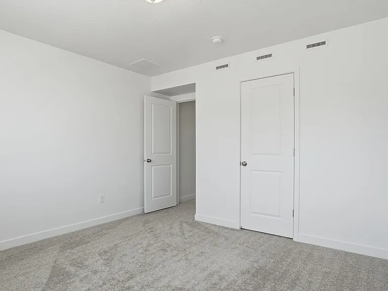 154 E Parade Ave — Photo 23