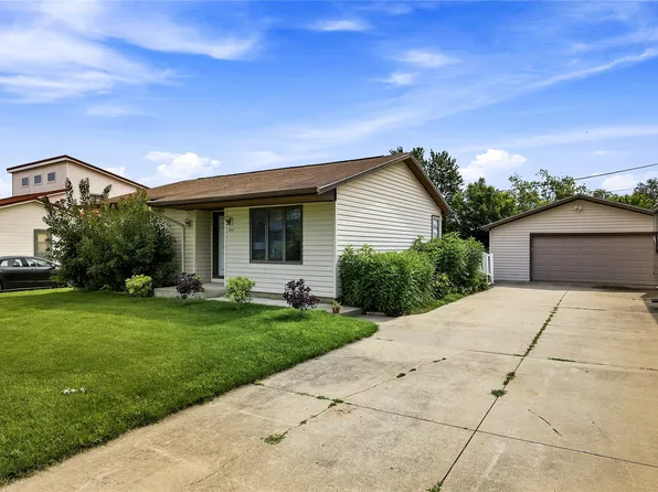 252 Park St, Fairfax, IA 52228