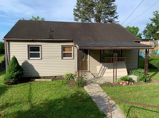 209 Highlawn Park Ave, Oak Hill, WV 25901