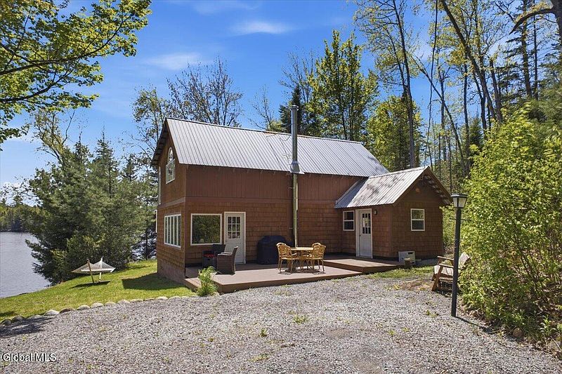 2nd image of 126 S Lake Abanakee Road