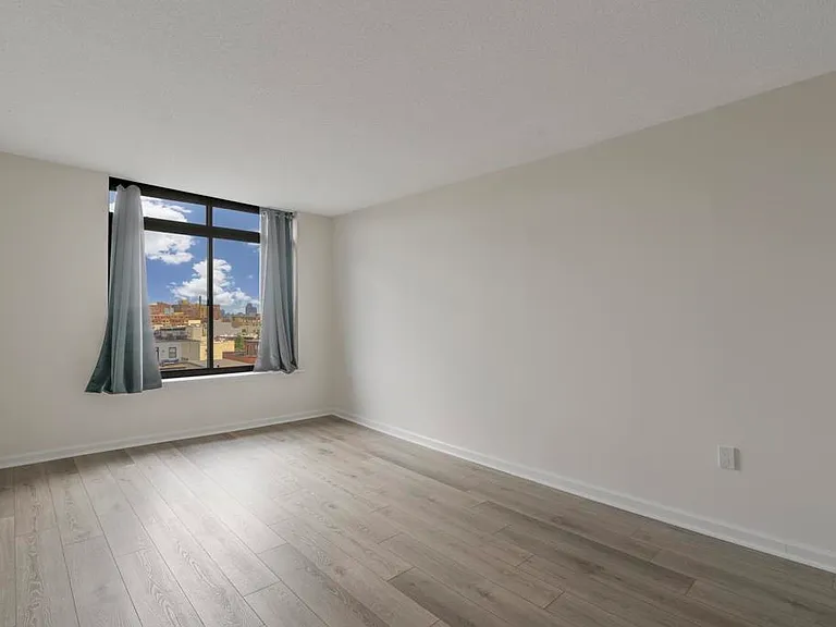 700 1st St #8F — Photo 15