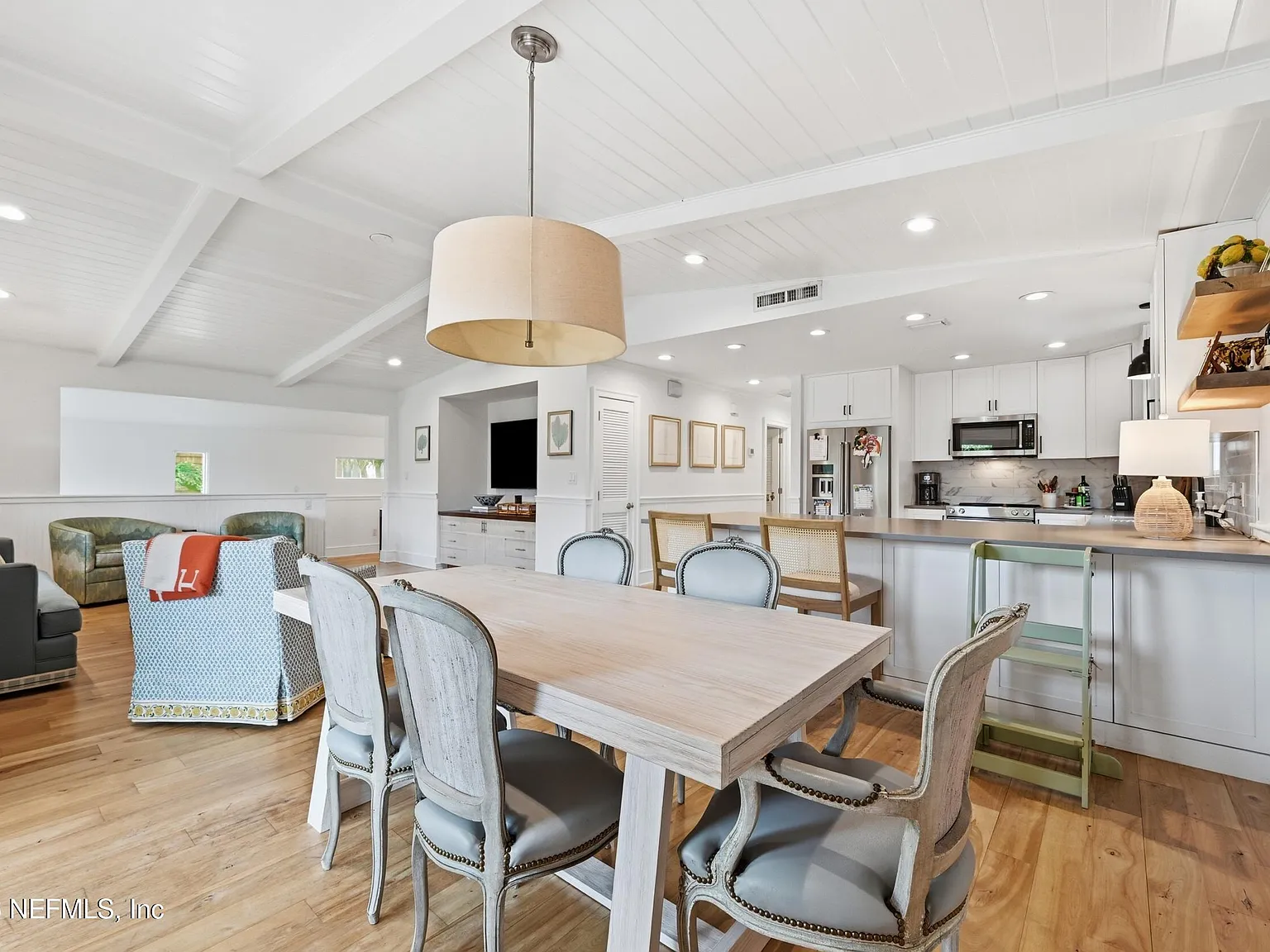 4 bed, 3.0 bath, 2619 sqft, $8,200 — Photo 4