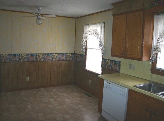 5th image of 476 Bradley Dr
