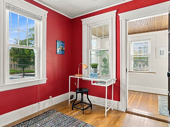 4th image of 702-704 Mount Auburn St