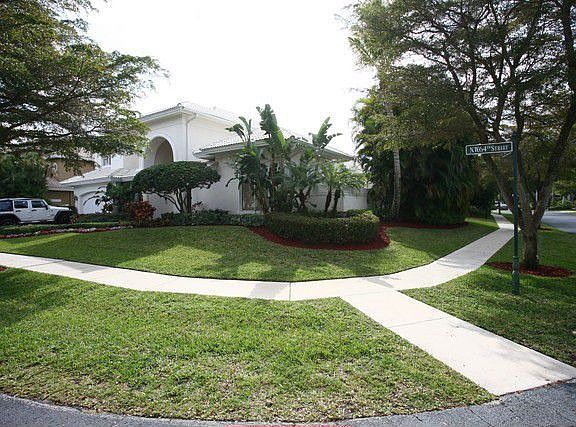 Home is on a corner lot on a cul-de-sac