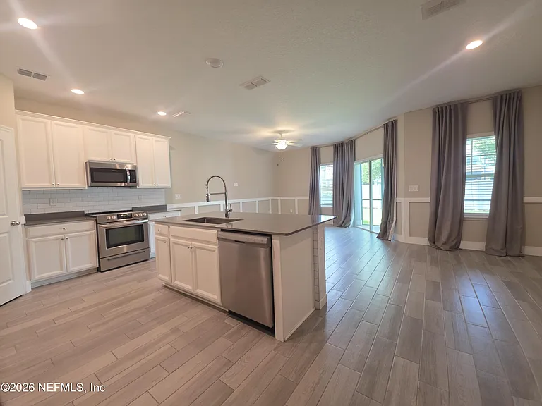 12784 Josslyn Ln — Photo 7