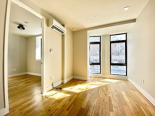 1st image of 72 Maujer St #1C