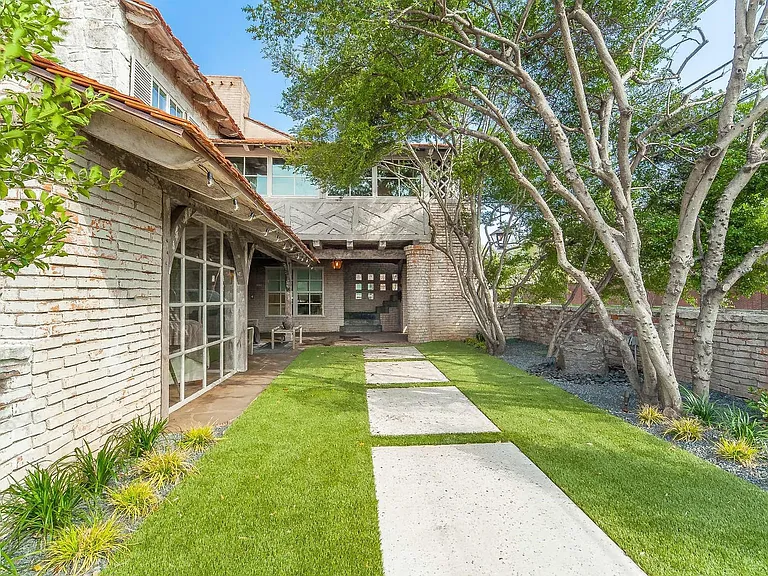 4102 University Blvd — Photo 3