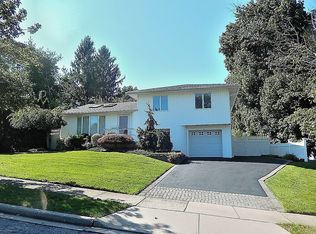 5 Weldon Ln, Old Bethpage, NY 11804