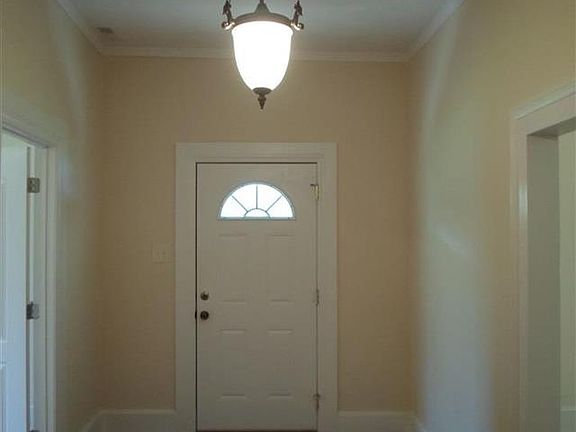 4th image of 303 S Railroad St