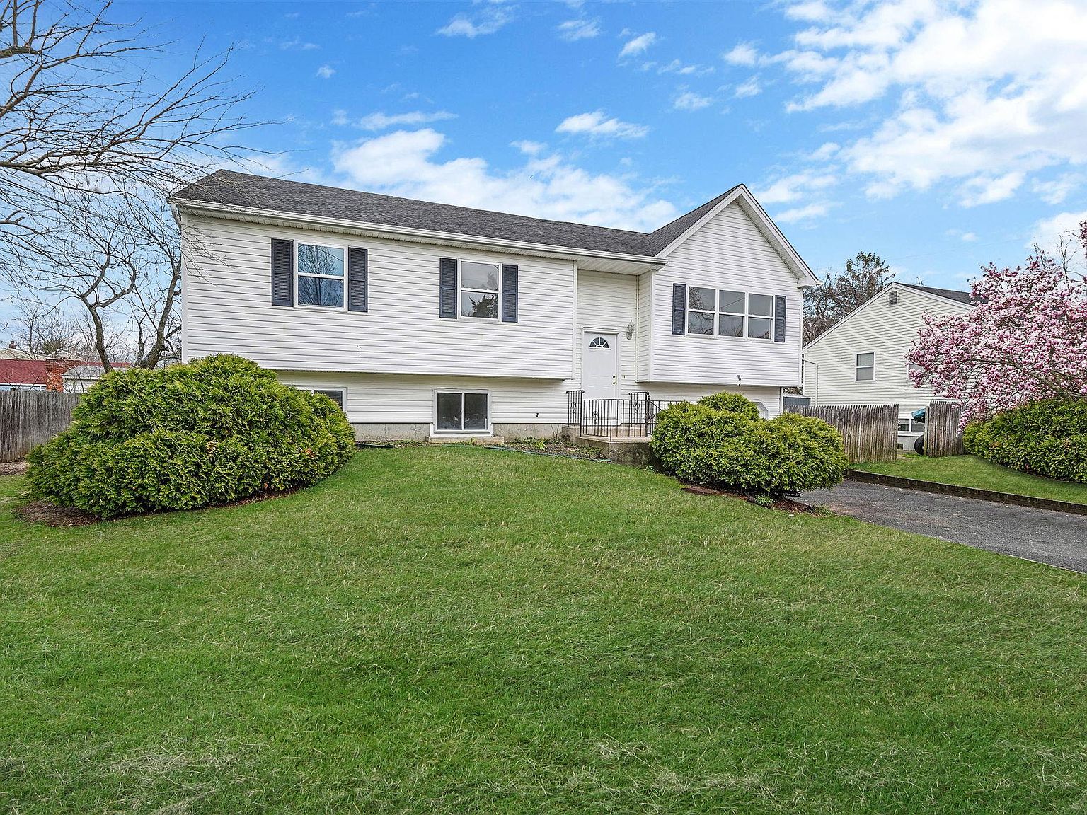 55 Woodycrest Avenue, Farmingville, NY 11738 | Zillow