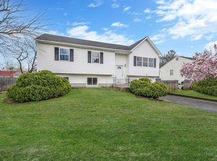 55 Woodycrest Dr, Farmingville, NY 11738