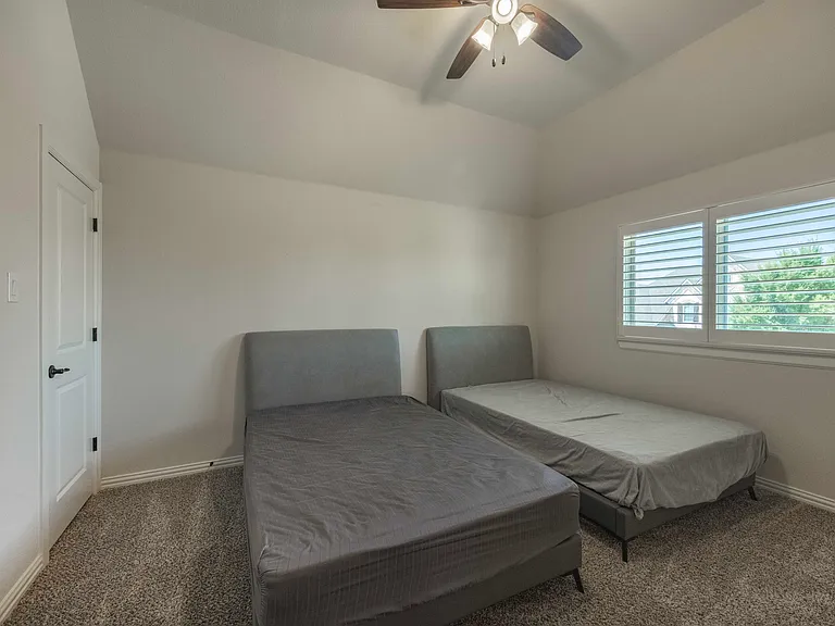 12824 Flatiron Trl — Photo 36
