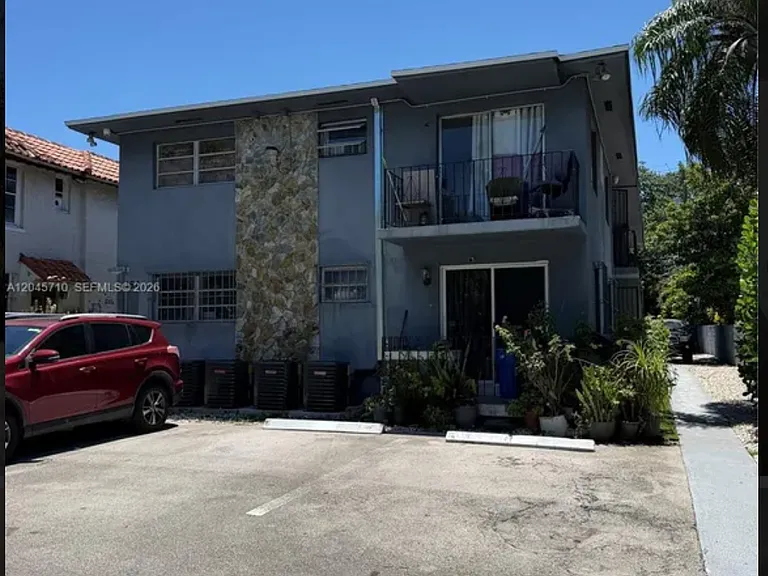 5954 NE 4th Ct #6 — Photo 3