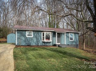 34 Fox Run Dr, Fairview, NC 28730