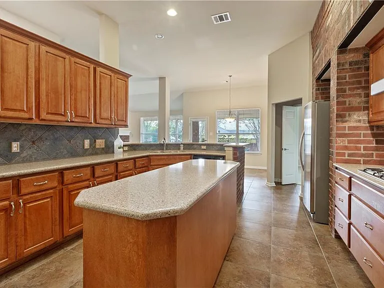 Large Chef's kitchen