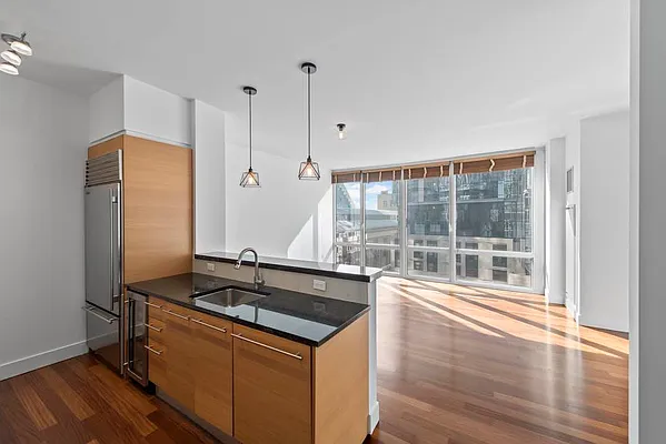 Sold by Manhattan Spaces | media 2