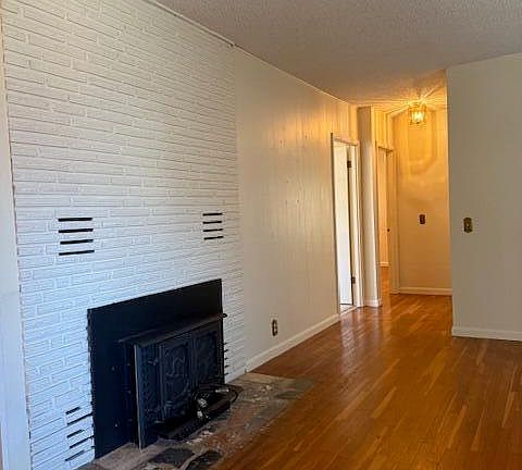 4th image of 1028 Garst Street