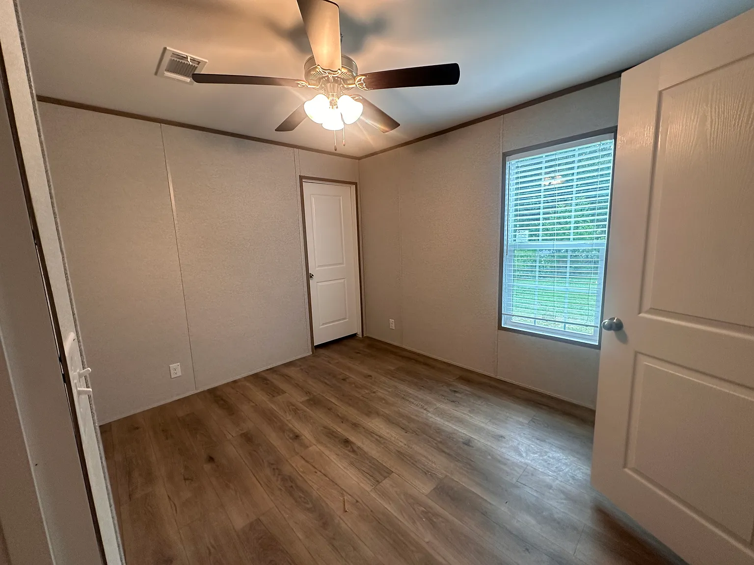 3 bed, 1150 sqft, $2,000 — Photo 3