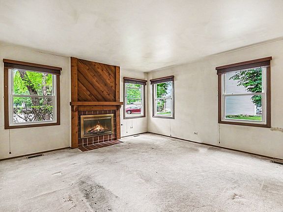 3rd image of 880 Colony Lake Dr