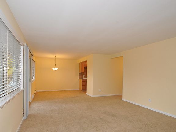 5th image of 1006 N Yakima Ave Unit 2