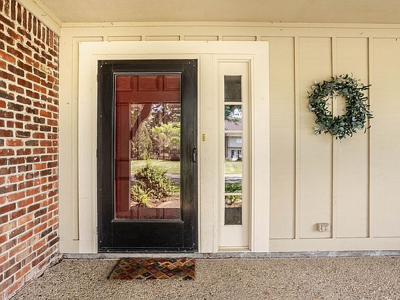 5th image of 245 Camden Dr