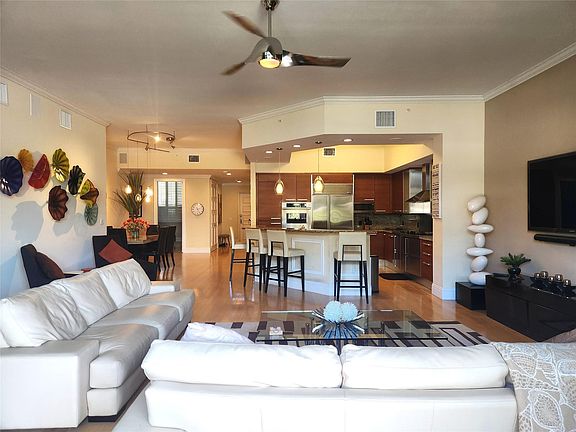 5th image of 701 SE 21st Avenue #103