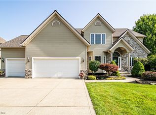 6325 Kenarden Dr, Highland Heights, OH 44143