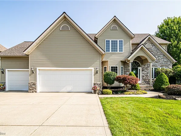 6325 Kenarden Dr, Highland Heights, OH 44143
