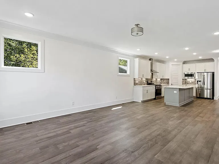 217 Eastmoreland St — Photo 32