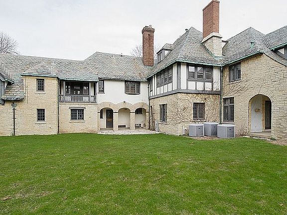 4th image of 3615 N Lake Dr