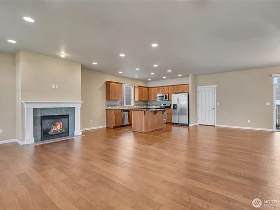 4th image of 18428 97th Avenue Ct E