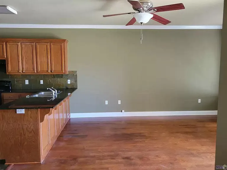 8912 Pecan Tree Dr #8912 — Photo 2
