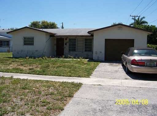 1st image of 705 NW 10th St