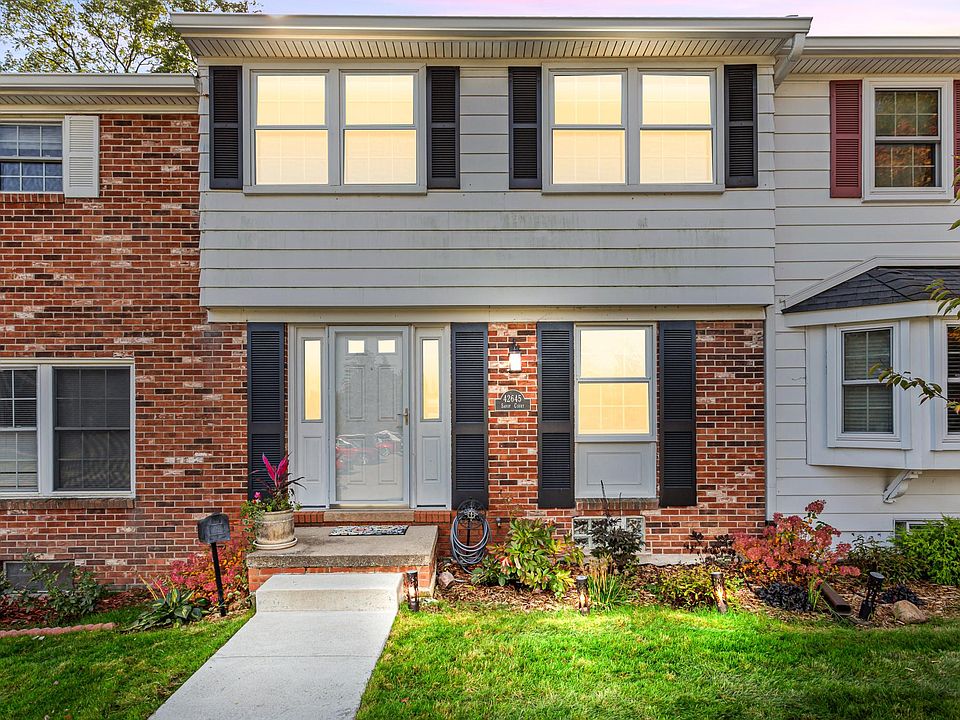 1st image of 42645 Savoy Ct