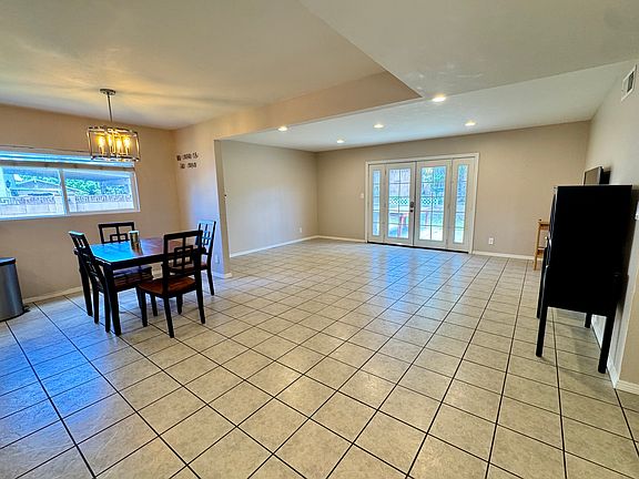2nd image of 2065 Morley St