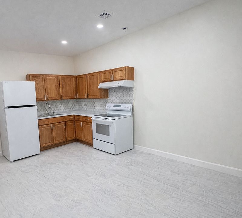 1st image of 430 Wellington Rd #1