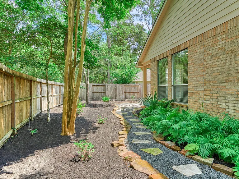 118 Robindale Cir — Photo 24