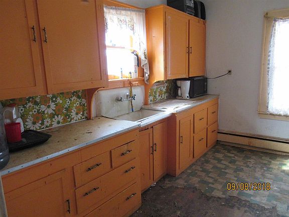 3rd image of 203 S Alder St