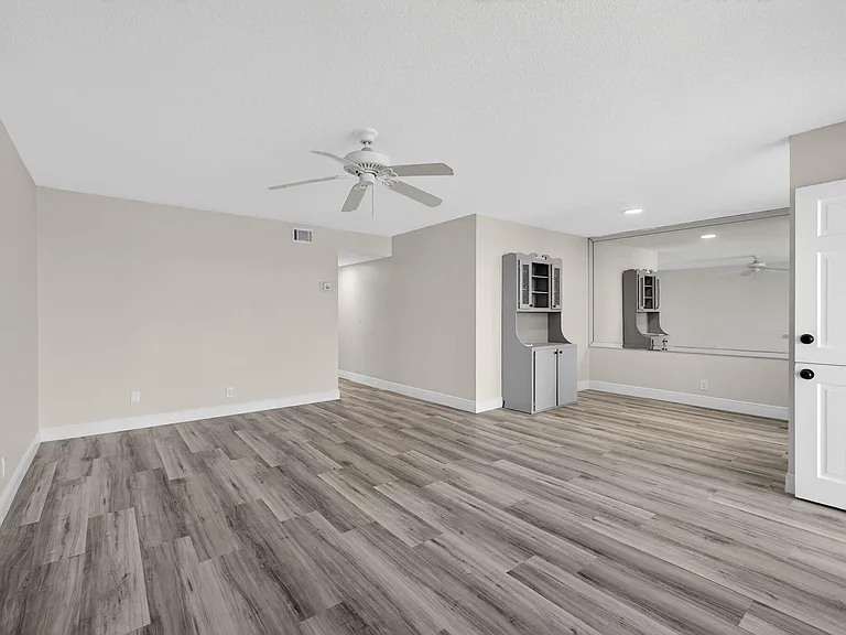 100 Shore Ct #208 — Photo 24
