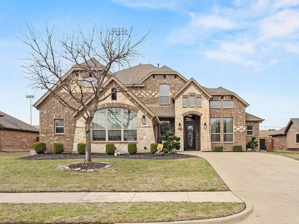 1st image of 829 Edgewood Dr