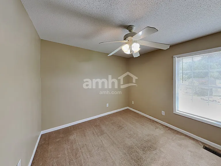 220 Remington Ct — Photo 19