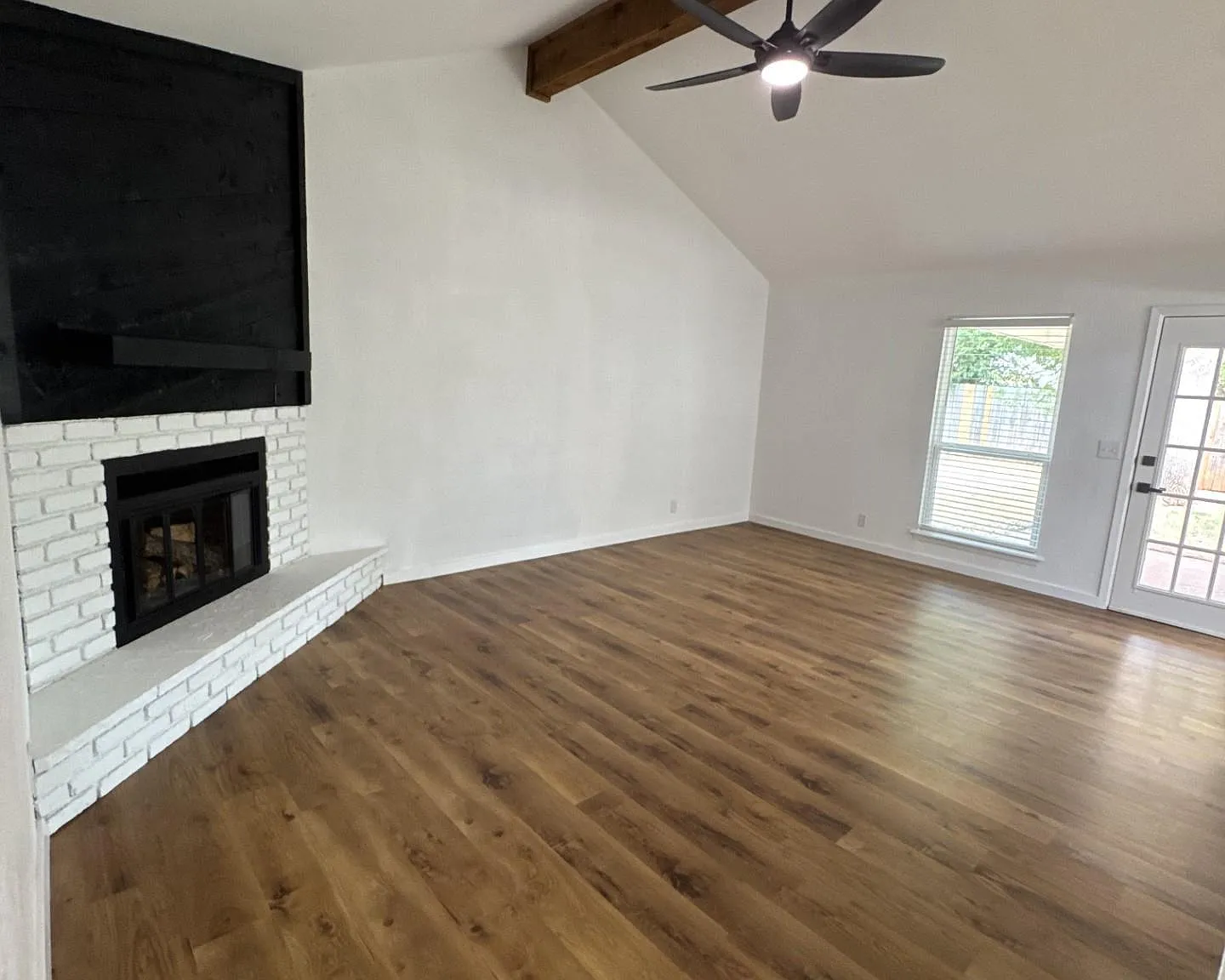 3 bed, 2.0 bath, 1154 sqft, $1,900 — Photo 3