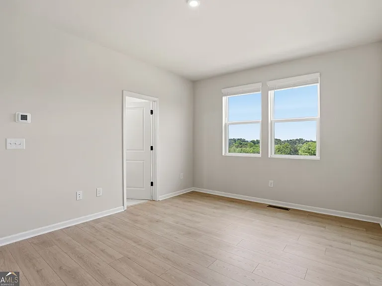 142 Henley St — Photo 16