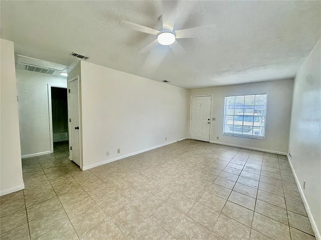 2 bed, 1.0 bath, 880 sqft, $1,400 — Photo 4
