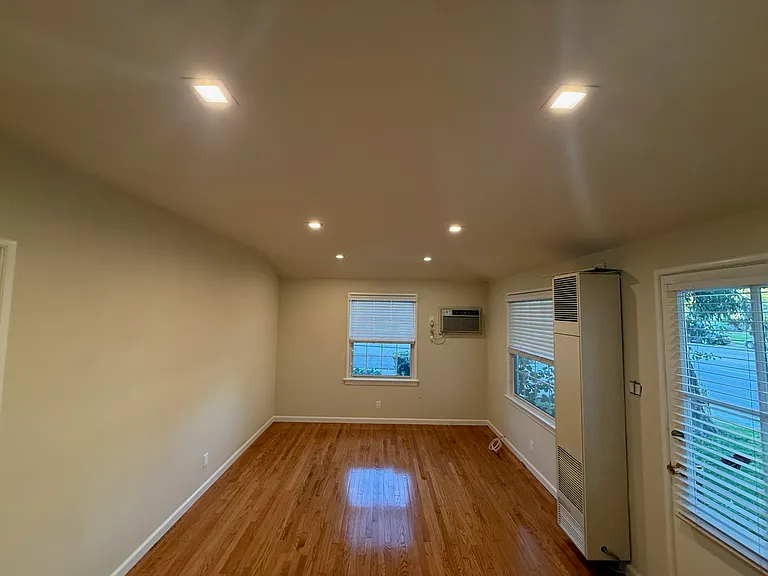 1809 W Alameda Ave #1 — Photo 8