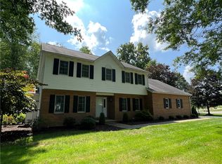 14 Forest Glen Dr, Grove City, PA